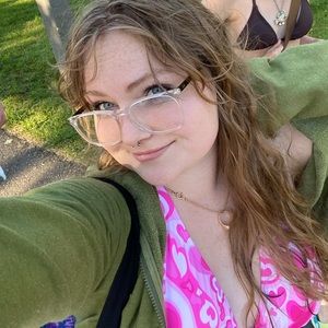 Meet your Posher, Madelyne